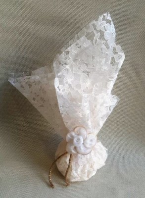 mpomponiera-dantela-louloudi