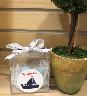 mpomponiera-kouti-plexiglass-karavaki
