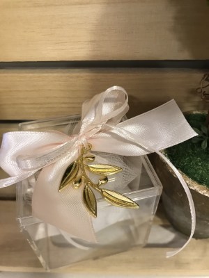 mpomponiera-plexiglass-xrisi-elia